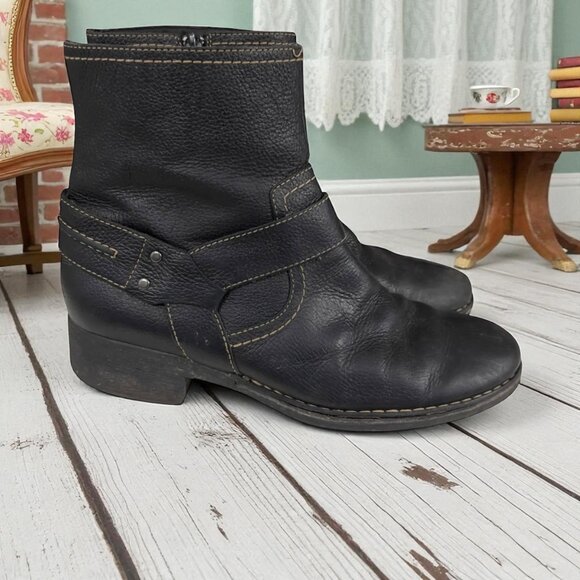 Clarks Women's Black Leather Western Festival Ankle Boots Size 8 Side Zipper - Picture 1 of 9